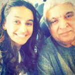 Shibani Dandekar Instagram - plane rides to Delhi with this lovely legend #JavedAkhtar ❤️