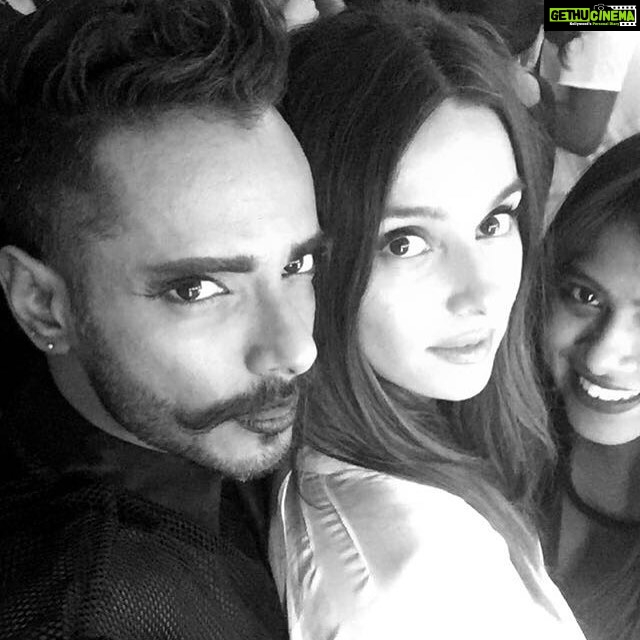 Shibani Dandekar Instagram - #DUST @eltonjfernandez @nellywadia ✋🏽!!