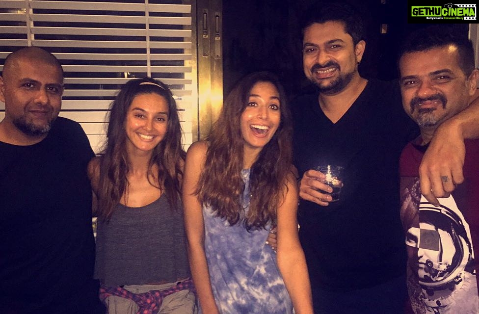 Shibani Dandekar Instagram - #TheStage familia love these guys! ❤️ #colorsinfinity sat and sun 9pm @ehsaan @monicadogra @vishal.dadlani @ehsaan