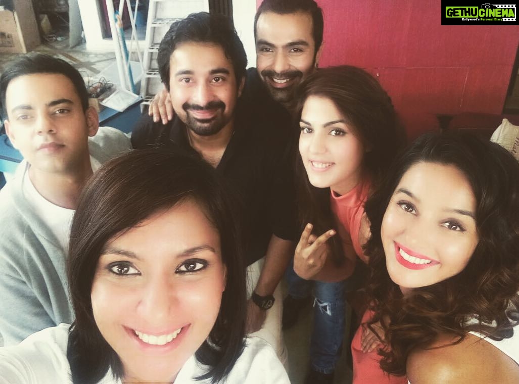 Shibani Dandekar Instagram - another from our crazy day at @missmalini HQ with this mad bunch!! @rhea_chakraborty @cyrussahukar @rannvijaysingha @ashmitpatel
