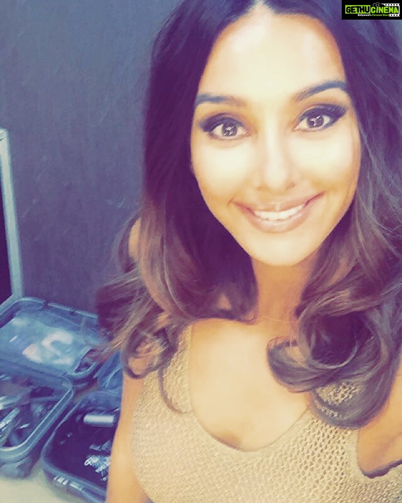 Shibani Dandekar Instagram - it's not what it used to be so I gave @Pantene_india another chance & im lovin it! The #besteverpantene for strength from the core! #pantenehair