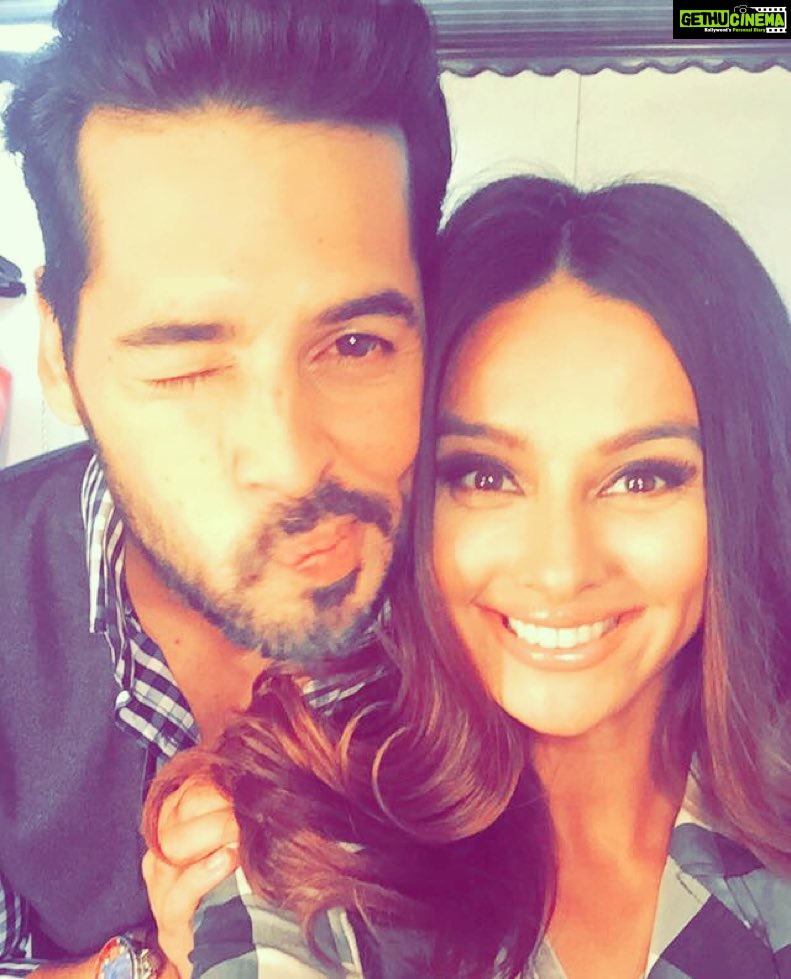 Shibani Dandekar Instagram - here we go! #ICANDOTHAT dino_morea 👊🏽