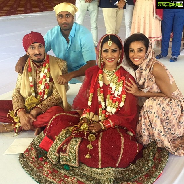 Shibani Dandekar Instagram - congratulations to this beautiful couple! what a way to kick start an amazing journey together! Barcelona was unforgettable! #pritandnina @iamdrp @ninahunjan @aruns1 π³πΎπ°πΎππ
