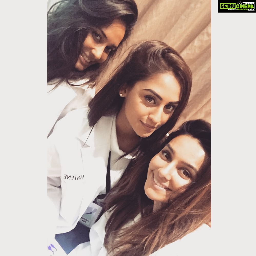Shibani Dandekar Instagram - with these lovely ladies!