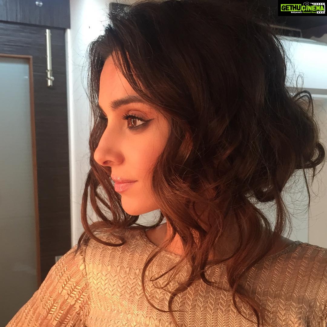 Shibani Dandekar Instagram - BTS! glam by @eltonjfernandez @virusreena 🙌🏽