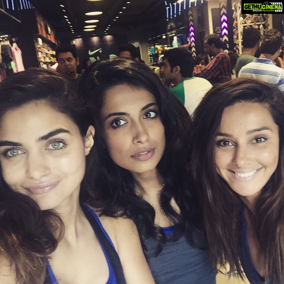 Shibani Dandekar Instagram - #NTC #nikemumbai @sarahjanedias @gabriellademetriades @nikewomen 👊🏽