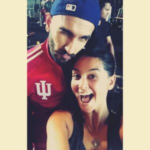 Shibani Dandekar Instagram - always madness in the gym with this guy 💪🏾😝 #ranveersingh @ranveersingh