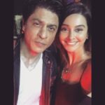 Shibani Dandekar Instagram - back in the bay and back to work with this guy #srk #tagheuer #dontcrackunderpressure 🕓✌🏾️