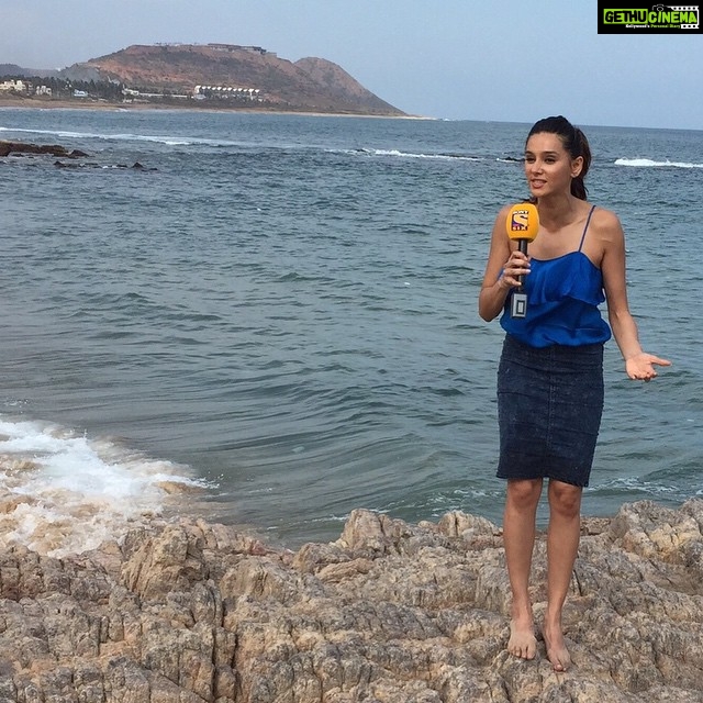 Shibani Dandekar Instagram - Moments from an amazing season #extraaainnings #ipl photo courtesy venue producer chinmaye! #lovethebeach