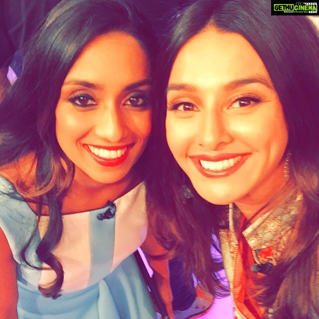 Shibani Dandekar Instagram - Just kicking it on set with Miss Guha!❤️✌🏾️