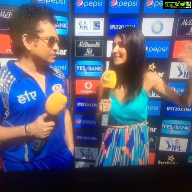 Shibani Dandekar Instagram - Just chatting with the master nothing major 😉 #sachin
