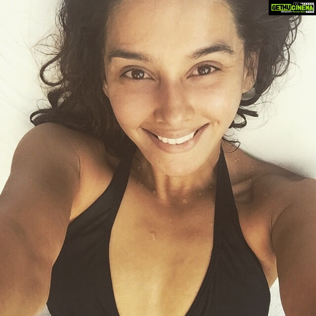 Shibani Dandekar Instagram - Love mixing up my workout! Mental and physical stimulation! Laps in the pool for this Aussie gal today! Followed by yoga for the Desi in me π #keepmoving #thehealthybrowngirl @stepathlon #healthyliving ππΎππΎ