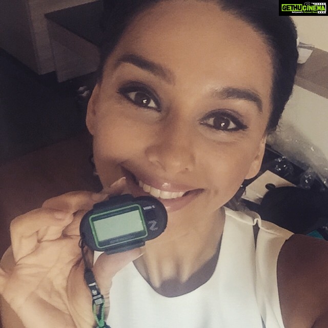 Shibani Dandekar Instagram - On my way to the stadium! Ready to hit my 10k steps with #BuddE @stepathlon @ravi_krishnan1 how many you done today?