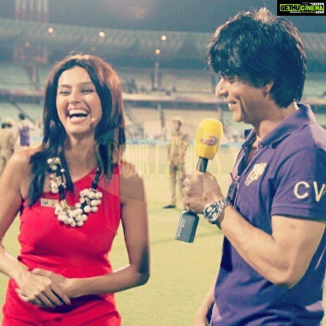 Shibani Dandekar Instagram - A little #ipl flashback! Thank you @charmingbollywood for posting this lovely memory! #srk #season4 ❤️