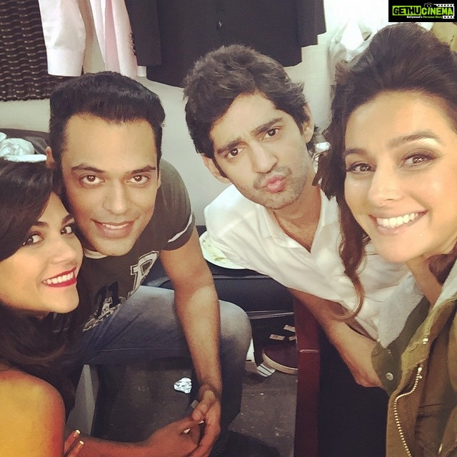 Shibani Dandekar Instagram - Wishing these crazy fools all the best for the next two months! Here we go team! @archanavijaya @samirkochhar #gauravkapur @kiratbhattal #ipl