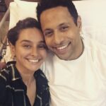 Shibani Dandekar Instagram - Some quality BFF time with my munchkin @harpreetbaweja in the hospital! Such a solider! 👊❤️😘