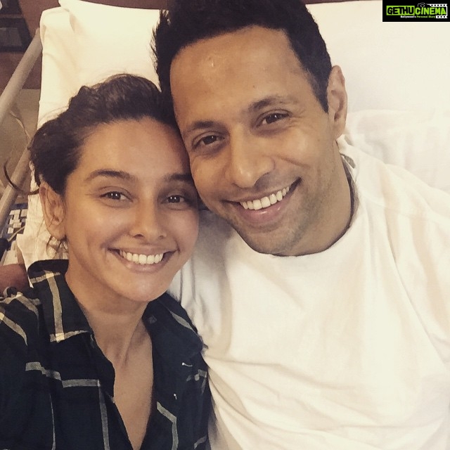 Shibani Dandekar Instagram - Some quality BFF time with my munchkin @harpreetbaweja in the hospital! Such a solider! 👊❤️😘
