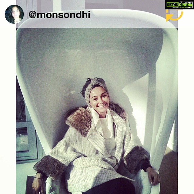 Shibani Dandekar Instagram - Will follow you to the moon and back ❤️RG @monsondhi: She followed me all the way to London. Just turned up at my office. #INeedtoStopTellingHerThatILoveHer. @shibanidandekar :p #regramapp