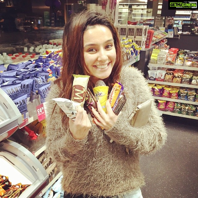 Shibani Dandekar Instagram - A few of my favourite things! Held them for a moment and then put them back!! Next cheat day I'm coming for ya!!