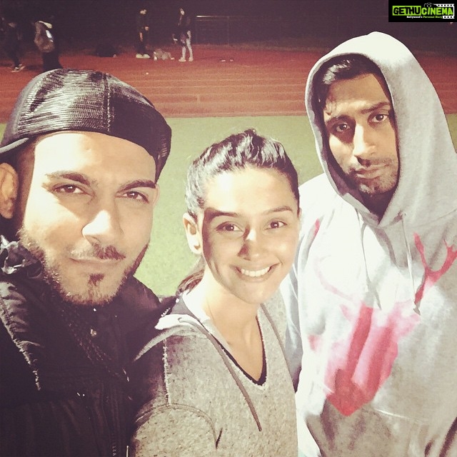 Shibani Dandekar Instagram - Love training in London! #spartanfam #eclm @aruns1 @jagsklimax #wesmashedit 👊