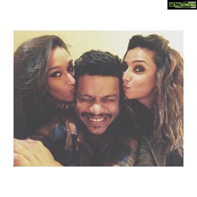 Shibani Dandekar Instagram - Post show kisses with these 2 @shazebsheikh @sahibaskaur thank you Sahiba for doing something such a spectacular job! You nailed it! Shaz as usual you are a star ❤️ ya fools