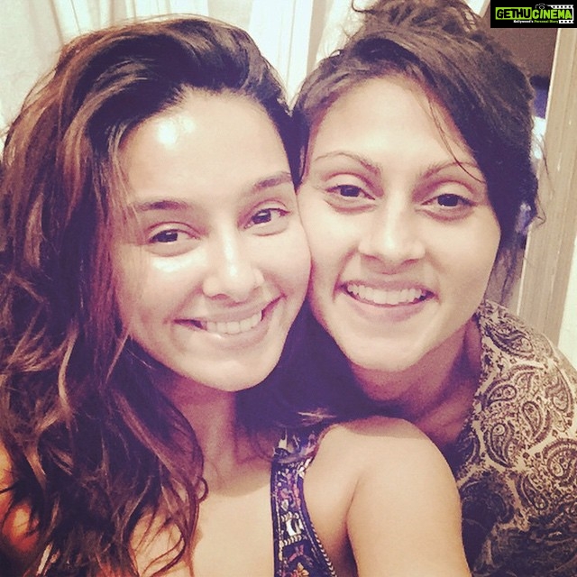 Shibani Dandekar Instagram - Sunday selfie with my bestie @karishmanaina #PlentyOfFilterCosWeNeedIt #sundaydancepartyathome #reunited