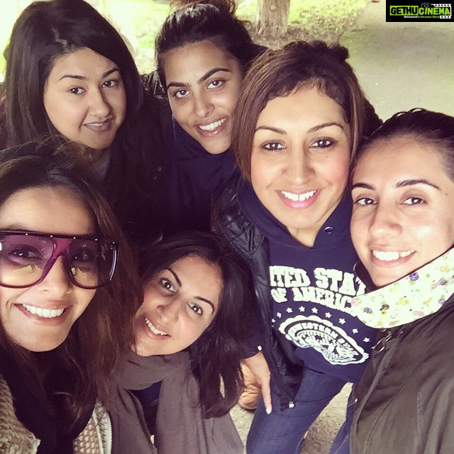 Shibani Dandekar Instagram - @boosclues @adhillon86 @avneet_s_b #dind #anu