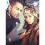 Shibani Dandekar Instagram - Powering through the night shoot with SK! 👊What a sweetheart #shaandaar #shahidkapoor