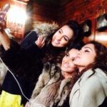 Shibani Dandekar Instagram - #shaandaar #selfie #t2 @teenavincentvellara @tessa_vellara love my puppies