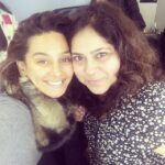 Shibani Dandekar Instagram - Hair and makeup time with amby 😘 #shaandaar