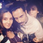Shibani Dandekar Instagram - Movie night with my double G's wouldn't be the same without a selfie 😉 @eltonjfernandez @chandnisareen #glamgang