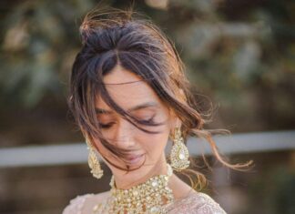Shibani Dandekar Instagram - I do ⭐️ @faroutakhtar My beautiful wedding sari which I will treasure always by @anamikakhanna.in styled with so much love by @shaleenanathani assisted by my lovely @kajalpatil_04 gorgeous jewels by @birdhichand the best photos by my favs @sam_and_ekta