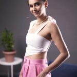 Shibani Dandekar Instagram - Here’s how I get my DREAM lashes! Have sworn by my favourite Lash Paradise mascara by L’oreal Paris for years now.. It has Ultra-sensorial, feather-soft fiber brush, with 200+ bristles in an hourglass shape gives a dramatic difference in just one coat .It is made up of a creamy caring formula with Castor Oil, Rose Oil and Cornflower extracts making it suitable for sensitive eyes as well. Definitely add to your vanity now. #AD #LashParadise #ParadiseEyes @lorealparis #mynykaa Outfit credits : Shirt and skirt by @so_sonamparmarjhawar Corset by @_slaet_