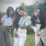Shibani Dandekar Instagram - Name a more iconic trio… I’ll wait! 😂 Kidding! Don’t come at me! 🙄 Happy 40th bday @vjanusha love you more than you will ever know! Make it the best year of your life! @apekshadandekar ❤️