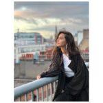 Shibani Dandekar Instagram - From London with love 💕 #londondiaries #londonlife #londonfashion #thursdayvibes #throwbackthursday #thatbrowngirl #goodvibesonly