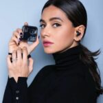 Shibani Dandekar Instagram - Vibing with my smokin' hot @nothing ear (1) black! Dark tones, brilliant sound. Get them on @flipkart #Nothing #ear1black