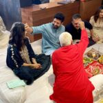 Shibani Dandekar Instagram - To a festival full of sweets, memories and smiles! Happy Diwali❤️ with my @faroutakhtar ❤️ outfit by the one and only @payalsinghal photo by the legendary @devangmajethia #diwali #diwalicelebrations #family #love #peace #goodvibesonly
