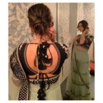 Shibani Dandekar Instagram - Love, Light & Harmony ❤️ #diwalidiaries #diwalicelebrations #family #love #thatbrowngirl #goodvibesonly @sabyasachiofficial @curiocottagejewelry 💚