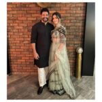 Shibani Dandekar Instagram - Love, Light & Harmony ❤️ #diwalidiaries #diwalicelebrations #family #love #thatbrowngirl #goodvibesonly @sabyasachiofficial @curiocottagejewelry 💚