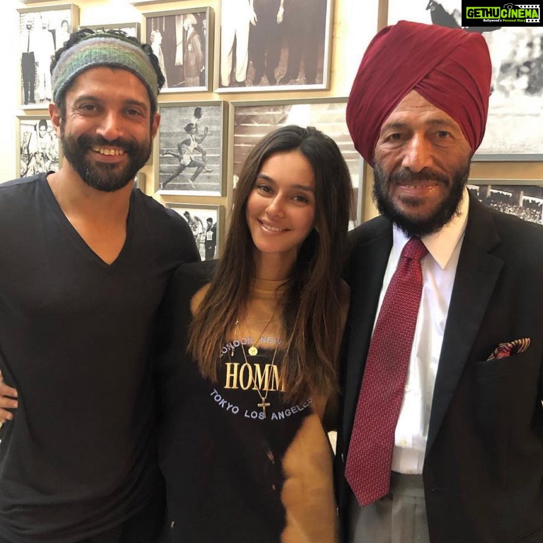 Shibani Dandekar Instagram - One of the greatest memories I have is meeting Milkha ji and his lovely family (just the one time) and eating aloo parathas with lots of butter (of course) in his home. He told us stories from his days… and what incredible stories they were … the journey of a man with tremendous courage, fighting spirit, and perseverance. Through all the hardship he never lost the qualities that made him such a great human and I found myself instantly drawn to him.. I loved him immediately.He had such a warm heart, was such a gentle soul and had this way of lighting up a room with his infectious energy. He really is the true champion that this country knows him as but I learnt that he is also one of the kindest people this world has ever had ..there will never be another like you Milkha ji .. will miss your beautiful laugh .. hope you are dancing in the clouds with Nirmal aunty .. you will both greatly missed ❤️ Love you