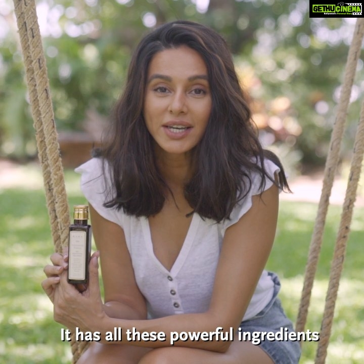 Shibani Dandekar Instagram - All of you know just how much I love the beach and the outdoors. However, so much sun exposure leads to pigmentation all over the body and makes my skin rough too. I decided to add Kama Ayurveda's Nalpamaradi Oil to my weekly regime. I can see some improvement in my pigmentation....my skin looks even-toned & I am loving it. It’s glowing!! Also over these weeks, I’ve felt that my skin has become so soft and supple. Highly recommend this product! #KamaAyurveda #NalpamaradiOil #Skincare #Eventonedskin #Beachskin @kamaayurveda