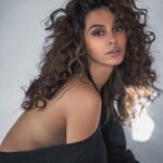 Shibani Dandekar Instagram - OG @gauravsawn 📷 @inherchair