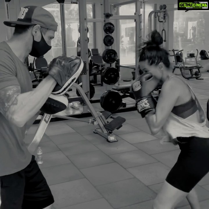 Shibani Dandekar Instagram - Punching my way through the last month of the year! Thank you for holding my hand through it all coach @drewnealpt kept me on track and sane mentally and physically! 🖤🤍