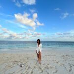 Shibani Dandekar Instagram - Sky above, sand below, peace within 💙