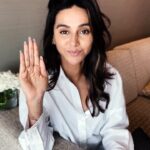 Shibani Dandekar Instagram – I’ve partnered with @Maybelline on their mental health initiative – #BraveTogether to support people experiencing anxiety and depression. Log on to the website ( maybelline.co.in/bravetogether) or reach out on +011-41198666 for 1:1 support.

Join #MaybellineIndia and @sangathindia at St. Andrew’s College, Bandra this #worldmentalhealthday, 10th Oct 1:30 pm onwards for a day long event of discussions, expressive art workshops and exhibitions, all to celebrate our mental well-being.