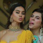 Shibani Dandekar Instagram – Sushmita trying to steal Siddhi @maanvigagroo and start her own squad! 🤪 Sorry @sayanigupta @iamkirtikulhari @banij @4moreshotspls @primevideoin