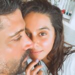 Shibani Dandekar Instagram – better half #Foo ❤️ @faroutakhtar 
clearly didn’t get the social distancing memo