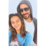 Shibani Dandekar Instagram – I mean we could be twins! on the inside and out! 2 peas in a pod! #matchingdimples #whatwouldhedowithoutme @thedinomorea