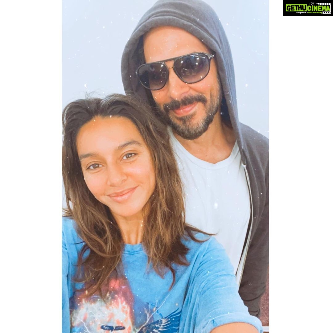 Shibani Dandekar Instagram - I mean we could be twins! on the inside and out! 2 peas in a pod! #matchingdimples #whatwouldhedowithoutme @thedinomorea