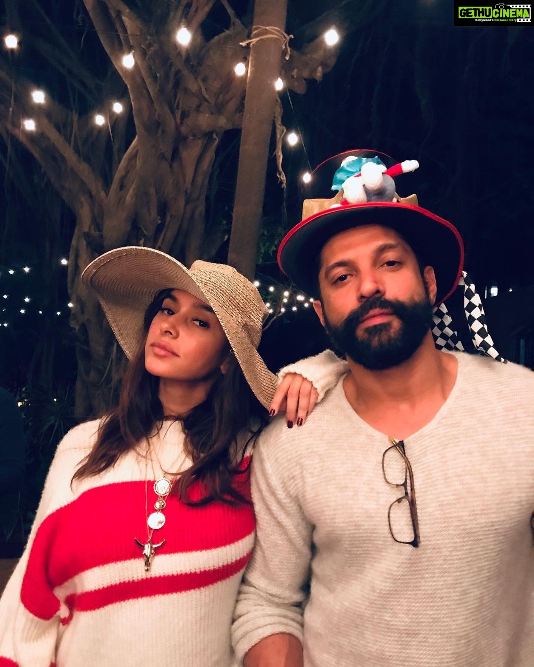 Shibani Dandekar Instagram - Bringing the swag this xmas! Merry Merry from mine to yours 🎄❤️ @faroutakhtar